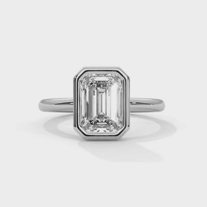 Veyra Emerald Frame Ring
