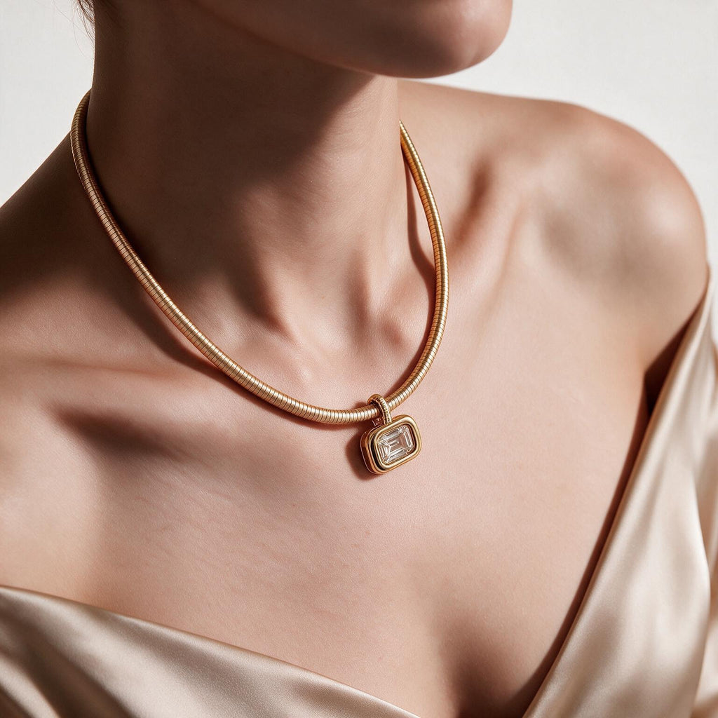 Veyra Emerald Frame Necklace