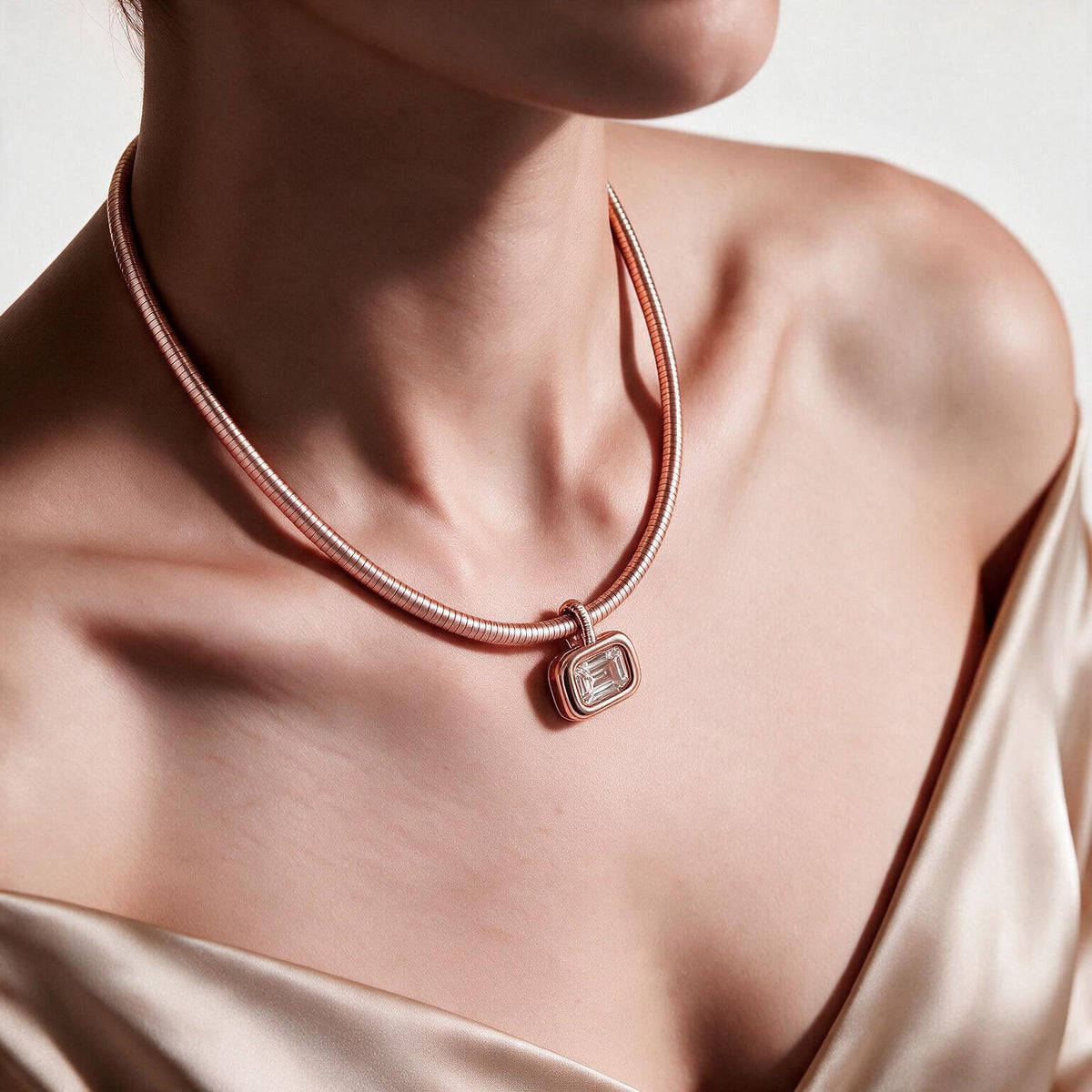 Veyra Emerald Frame Necklace